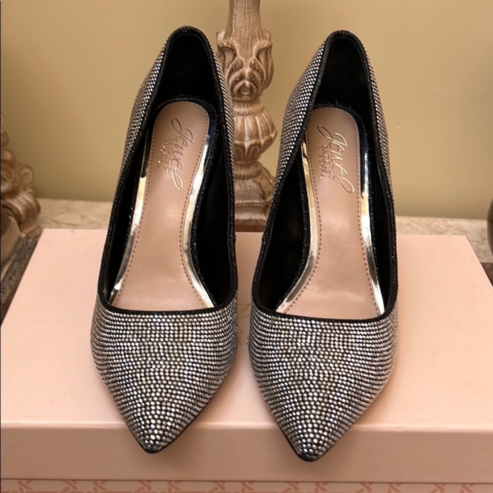 Badgley Mischka new black glitter shoes size 6.